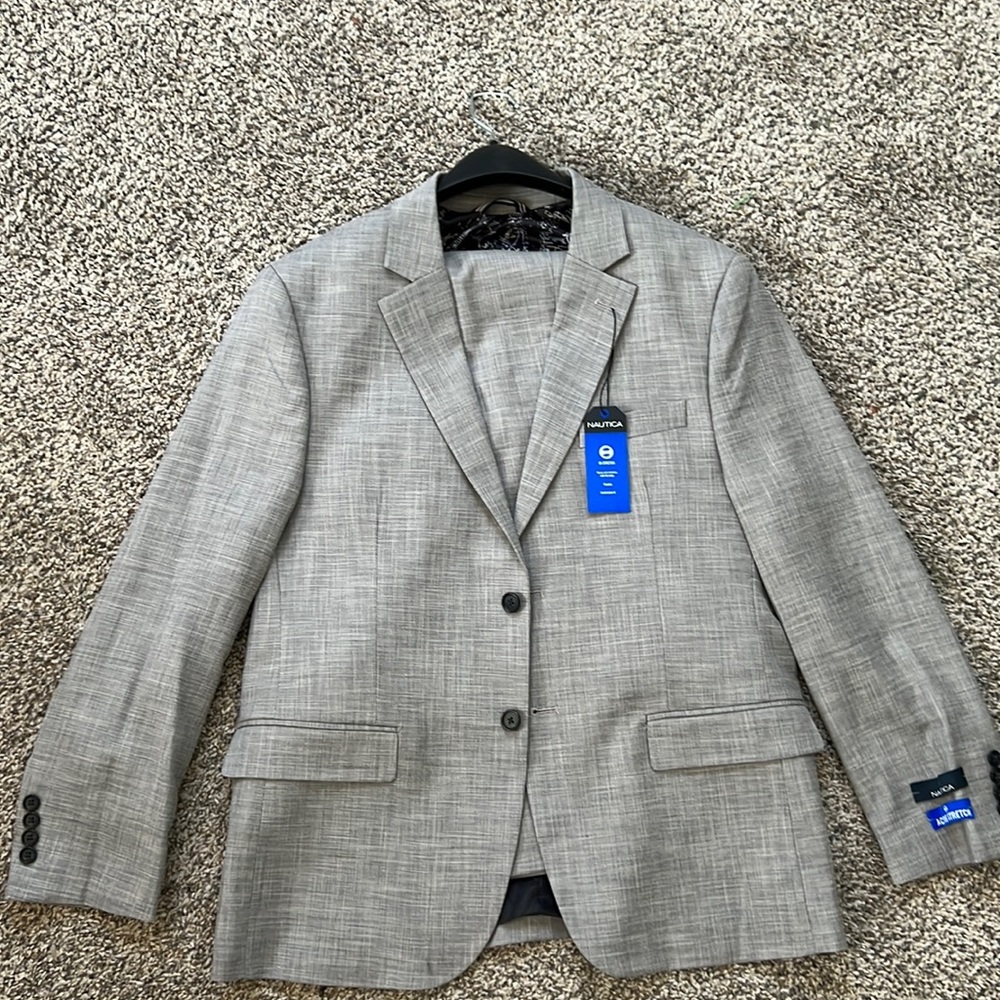 NAUTICA BI-STRETCH SUIT. Comfortable Fit. BRAND NEW. Pants/jacket size see foto